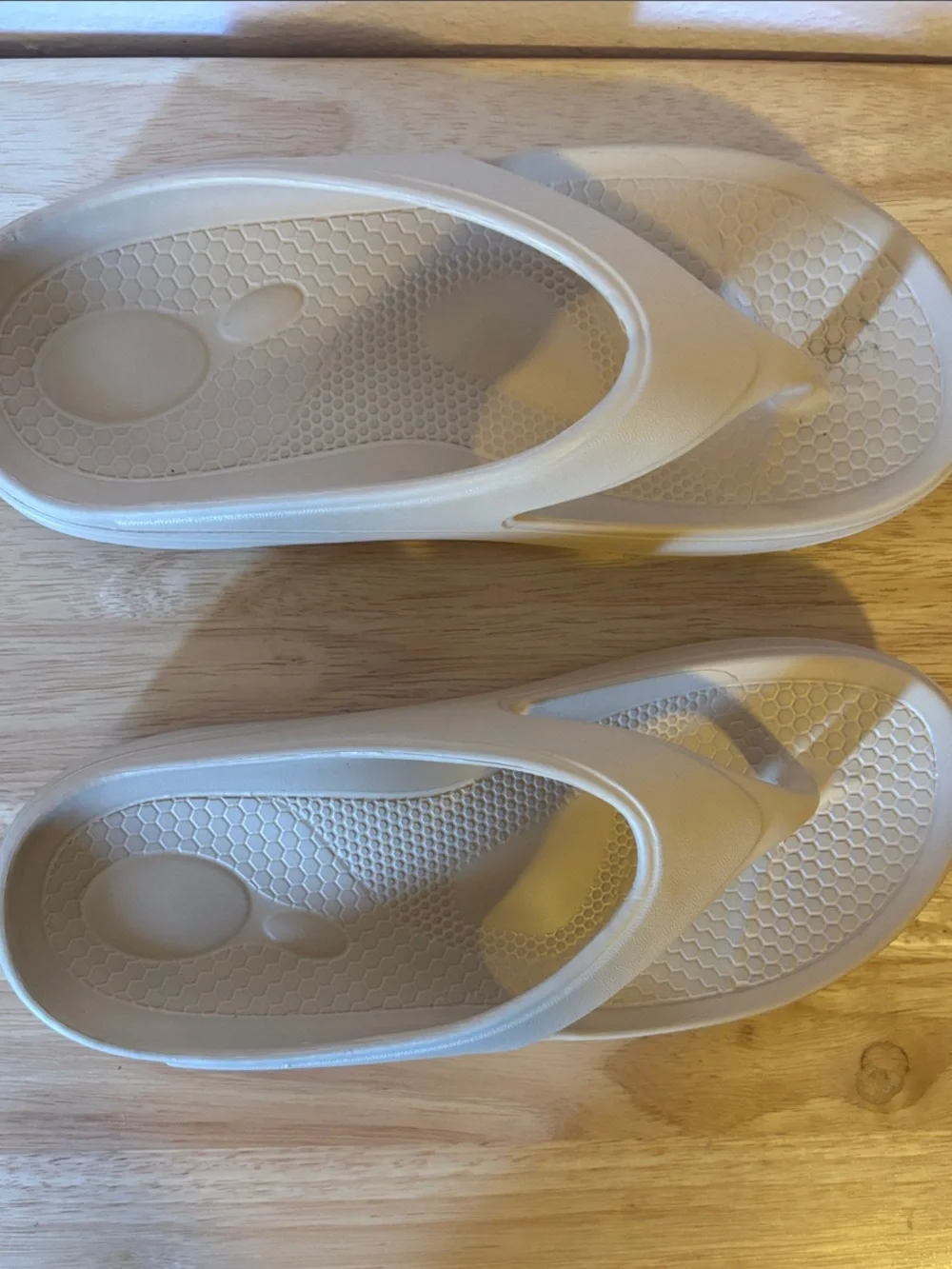 Women's Comfort Beige Flip Flop Sandals, size 6.5